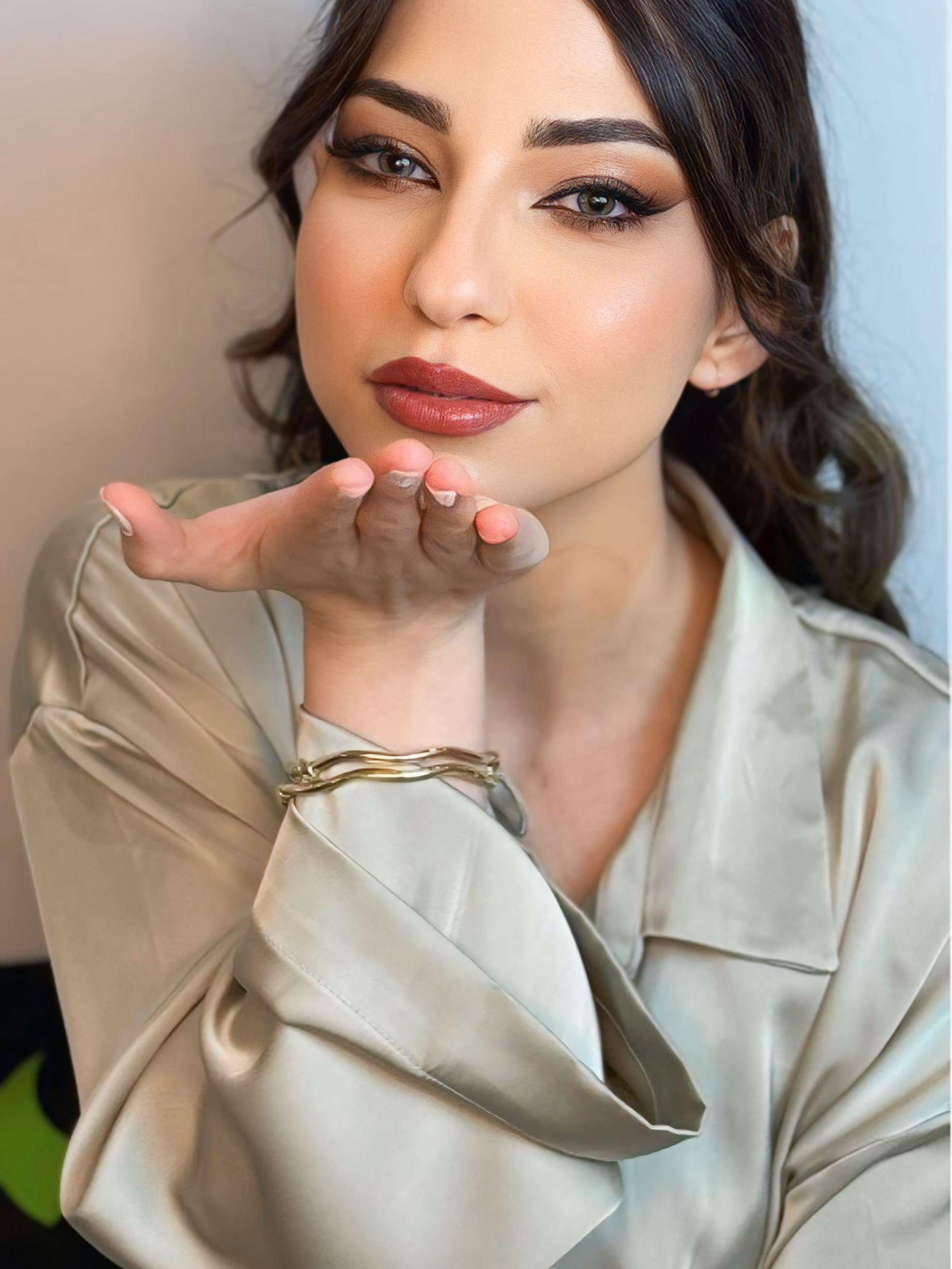 ميكب سحبة للعين
