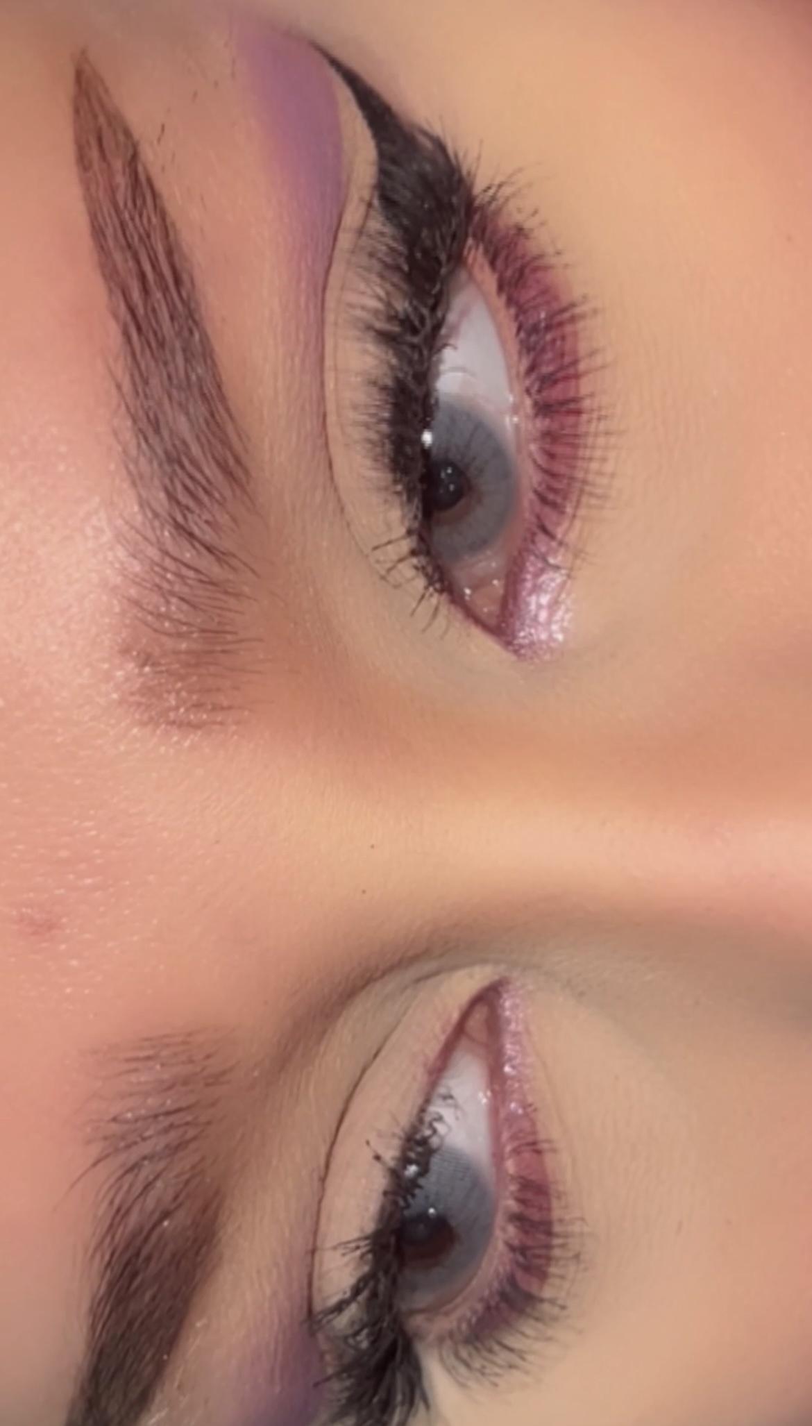 نموذج شغلي بالمكياج.